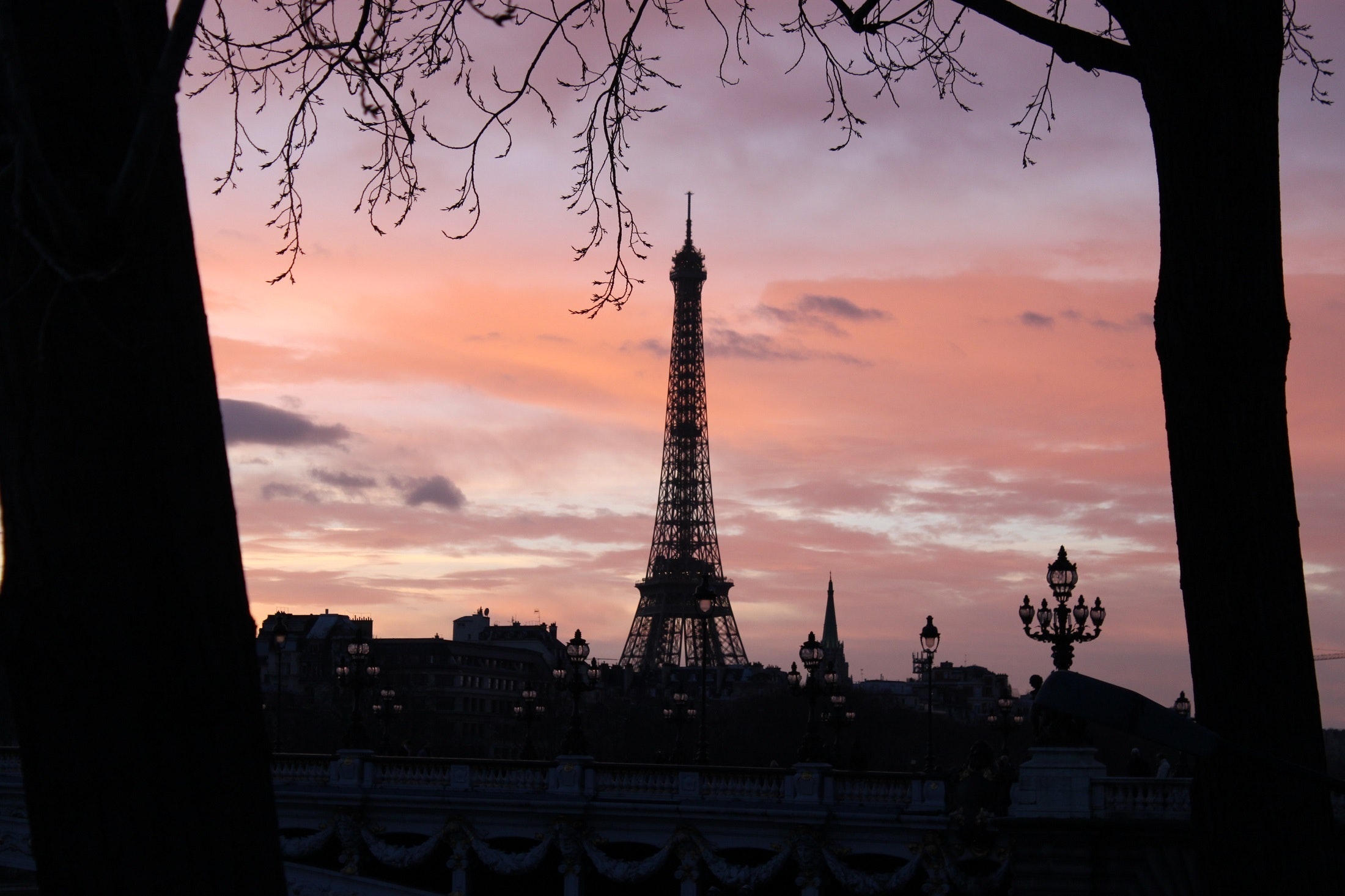 Lire la suite à propos de l’article Le coucher du soleil à Paris